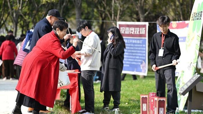 幸福銀齡游園樂(lè)